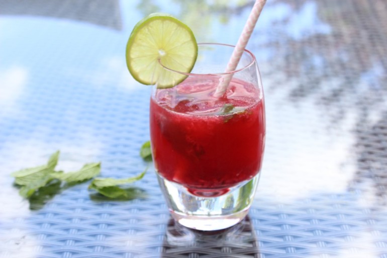 raspberry mojito drink