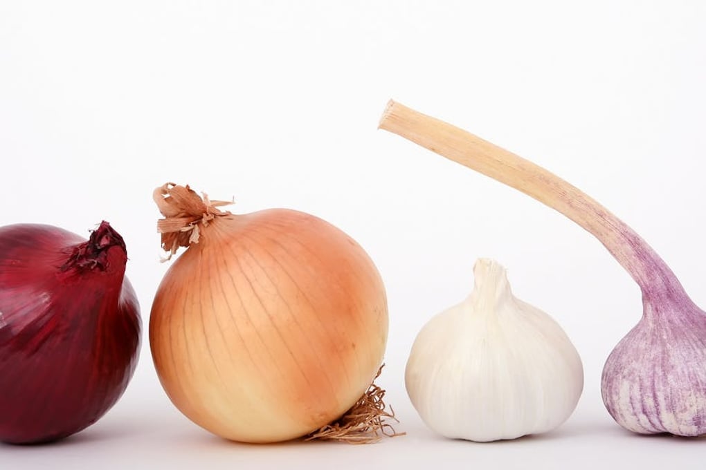 Why I Can't Stop Caramelizing Onions, And Why You Should Start 1 bulb closeup close up clove 159250