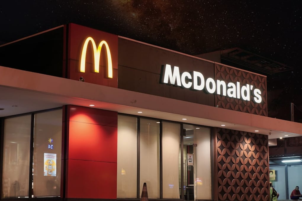 Understanding The Unique Taste Of Shamrock Shakes 1 photo 1623156346149 d5cec8b29818?blend=000000&blend alpha=10&blend mode=normal&blend w=1&crop=faces%2Cedges&h=630&mark=https%3A%2F%2Fimages.unsplash.com%2Fopengraph%2Flogo.png&mark align=top%2Cleft&mark pad=50&mark w=64&w=1200&auto=format&fit=crop&q=60&ixid=M3wxMjA3fDB8MXxhbGx8fHx8fHx8fHwxNzA5MTc0NTUxfA&ixlib=rb 4.0