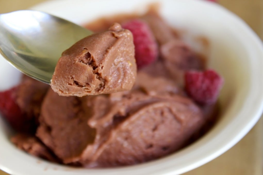 raspberry bananas chocolate frozen yogurt e1404144990213