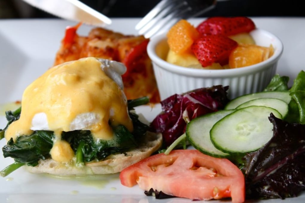 HeatherHarris Spring Brunch at the Barrel Eggs Benedict 1 e1428963642154