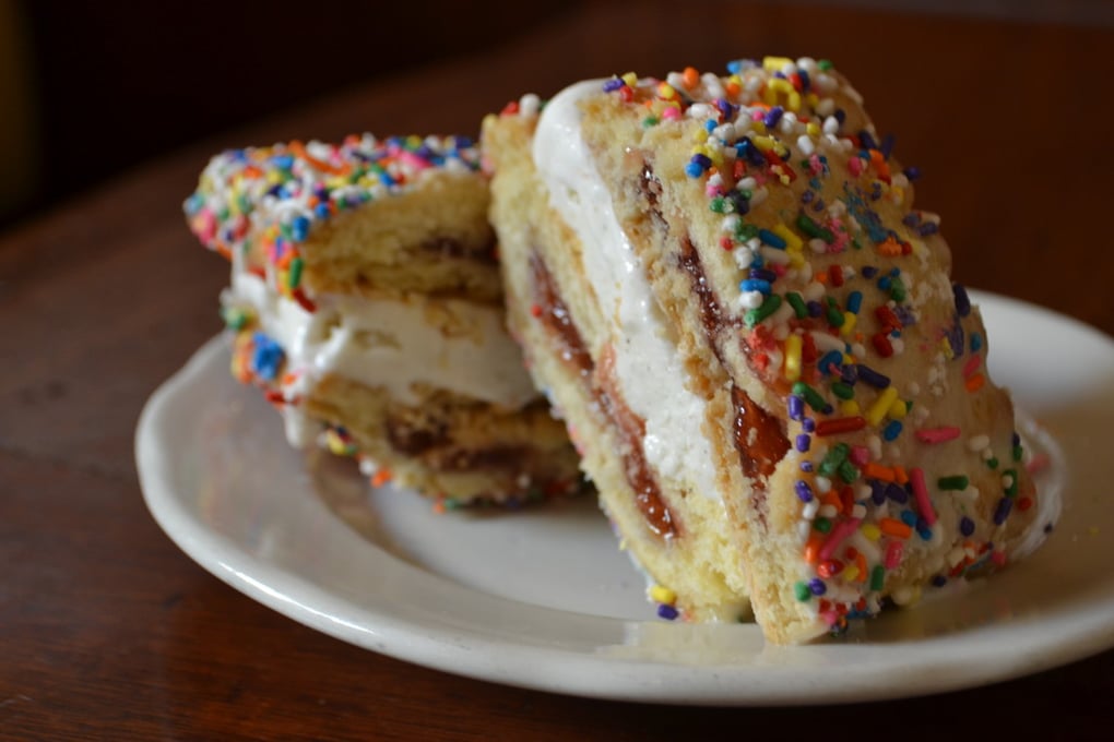 Pop Tart Ice Cream Sandwich 1 e1430499323523