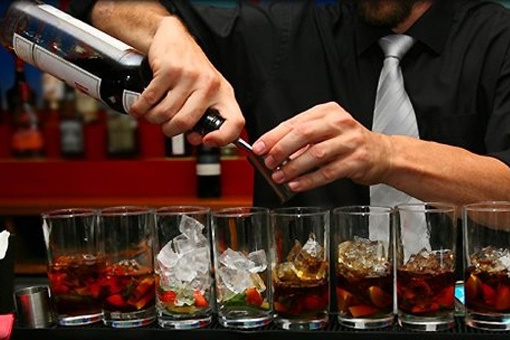 Bartender making the rounds e1450288164434
