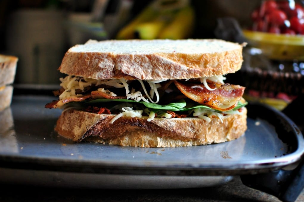 Sundried Tomato Pesto Spinach Peppered Bacon Grilled Cheese l www.SimplyScratch.com griddle e1453851009931