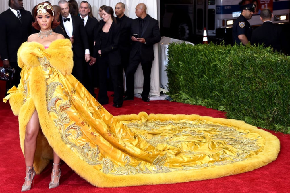 met gala 2015 rihanna dress breakout e1458839795651