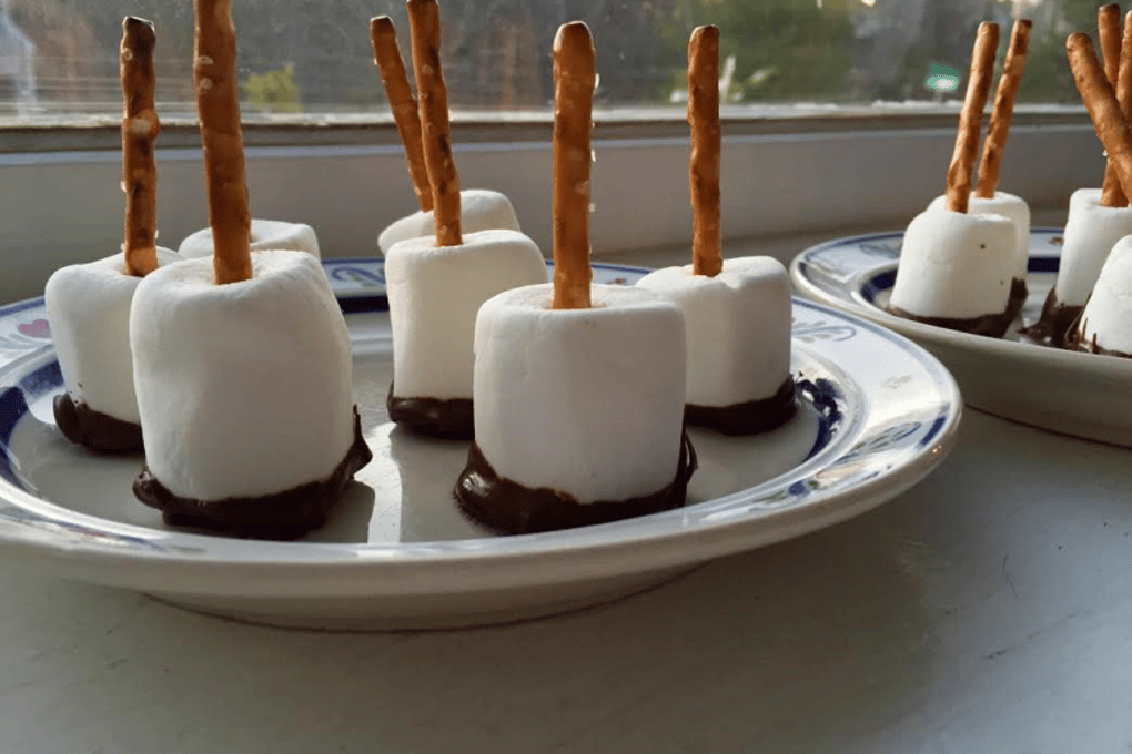 hot cocoa pops spoon picture e1459543291495