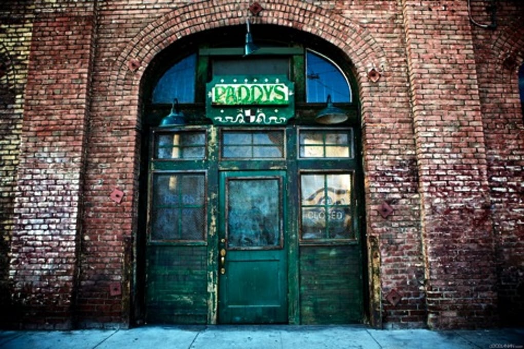 paddysPubDoor