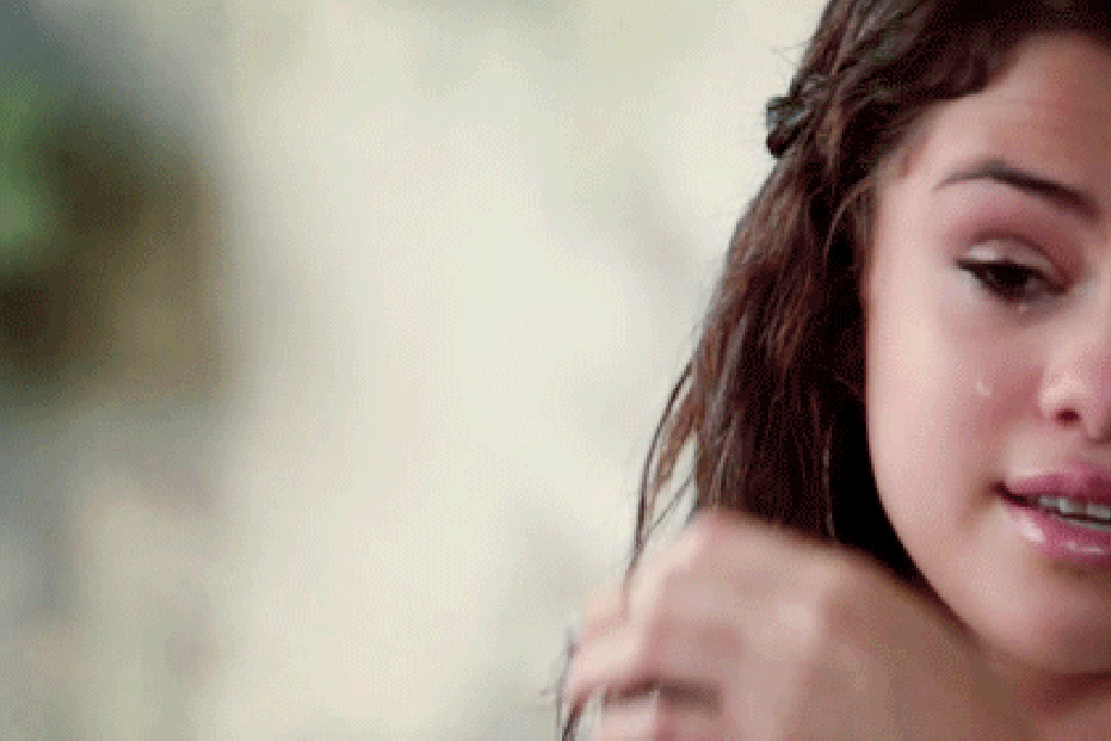 selena gomez crying
