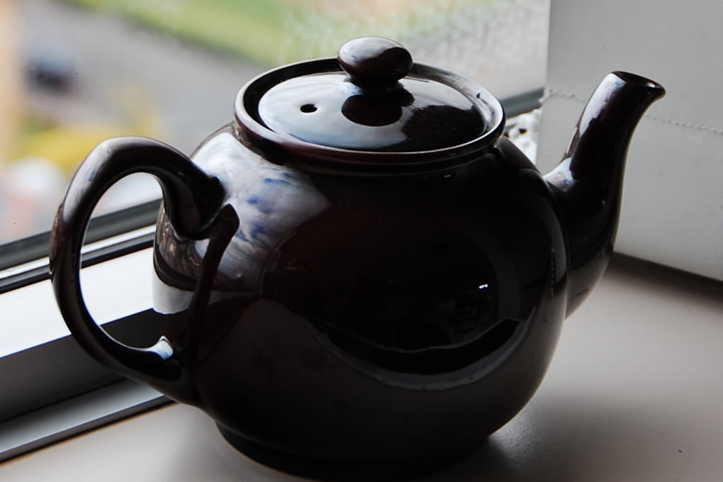Black tea pot cropped