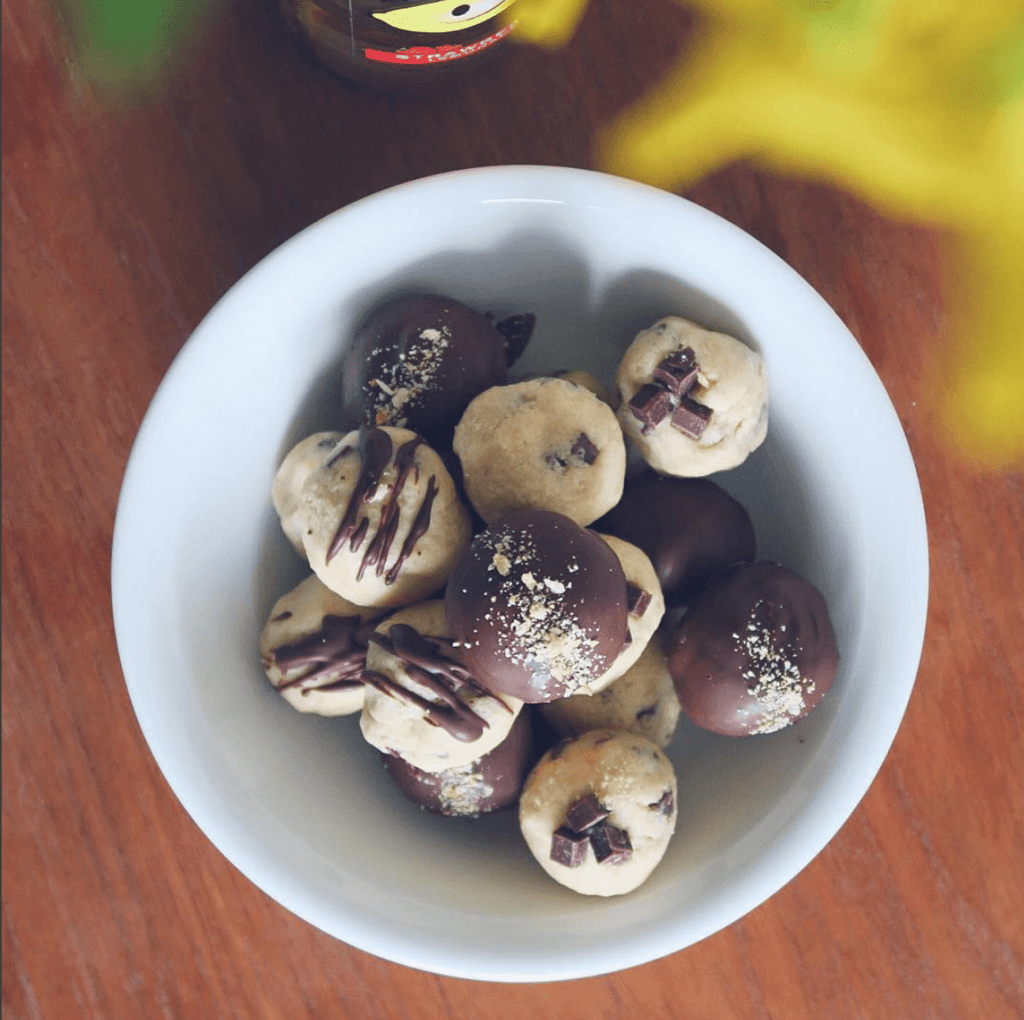 8 Easy Microwave Desserts You Can Make in Your Dorm