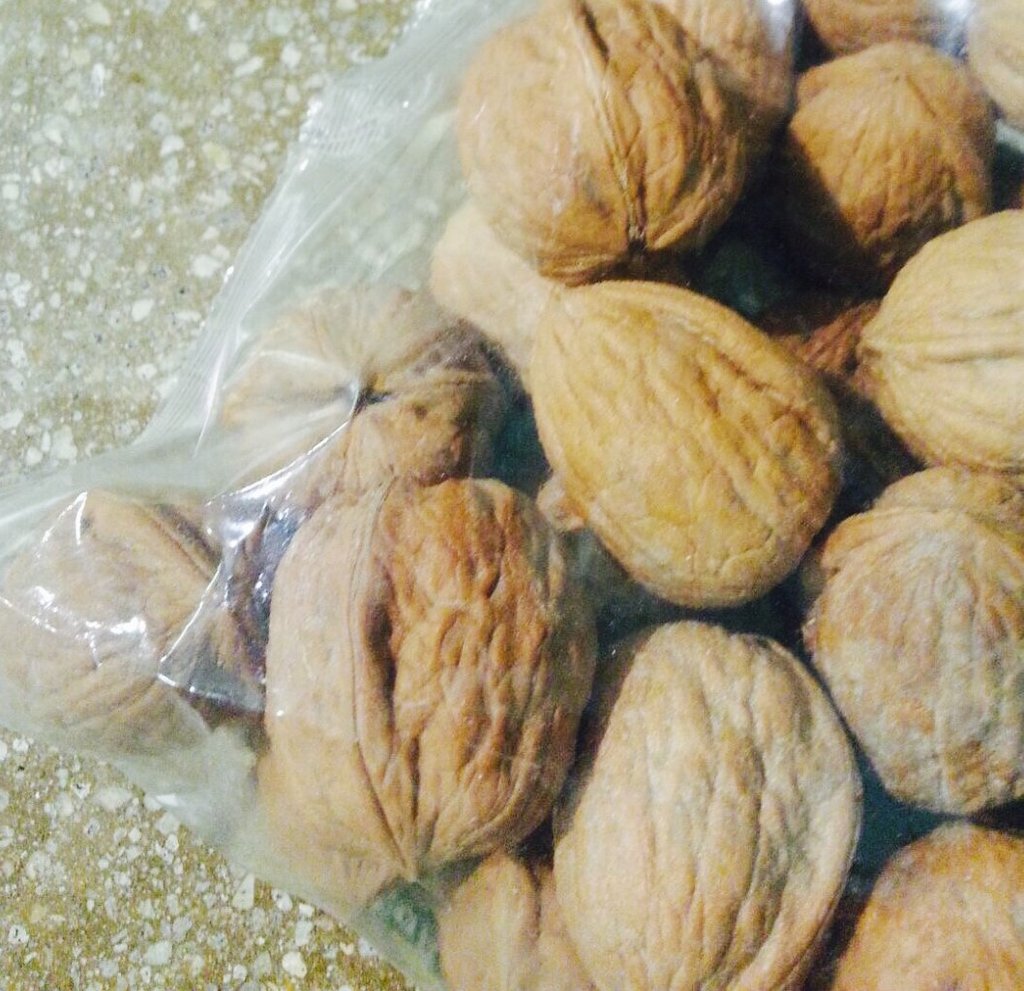 How to Crack Open Nuts Without a Nutcracker