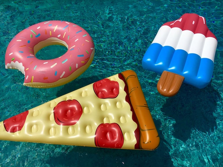 Do You Really Have to Wait 30 Minutes After Eating to Swim?