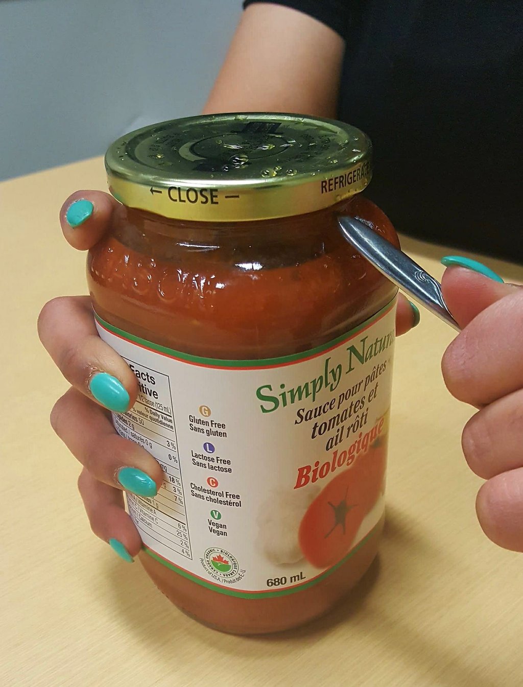 How to Open a Stuck Jar 5 Ways (That Actually Work)