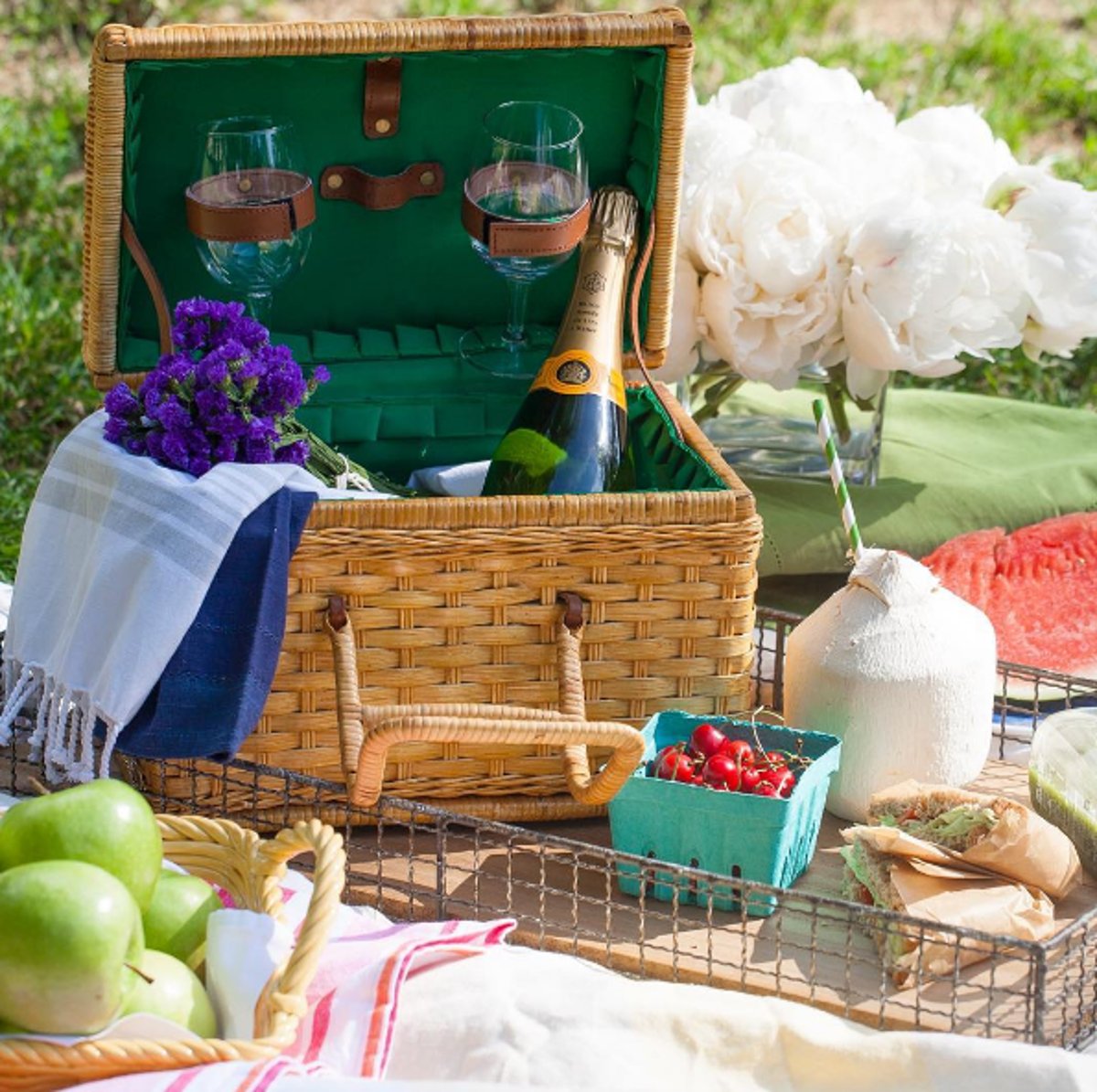 How to Pack Your Picnic Basket Perfectly Every Time