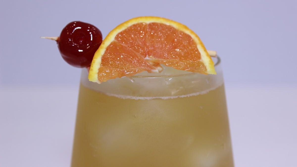 Classic Whiskey Sour Recipe Perfect for Your Next Party