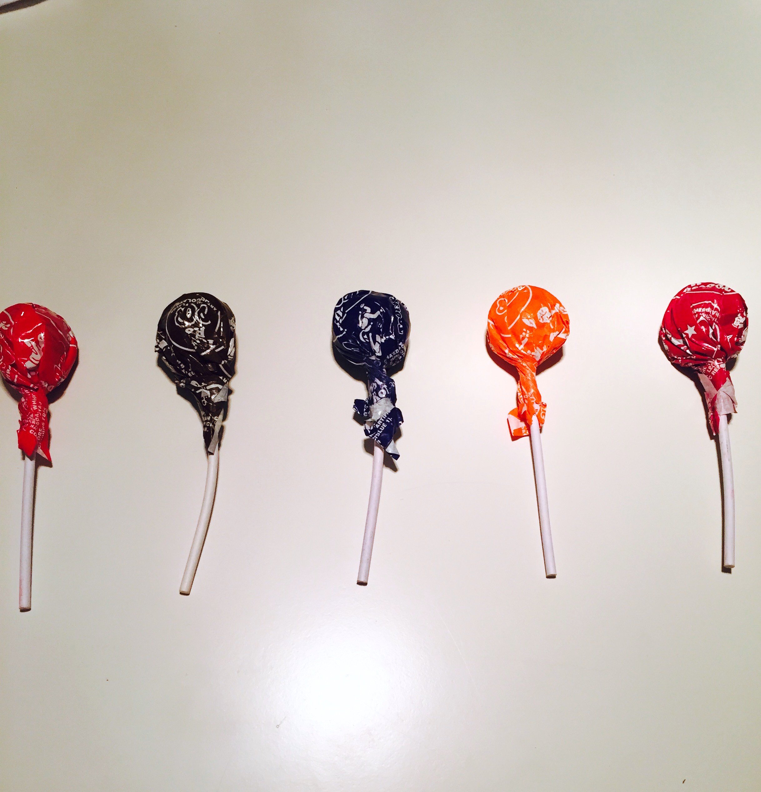How Many Licks Does It Takes to Get to The Center of a Tootsie Pop, image size:2436x2535
