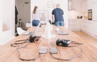 photo 1452457779869 0a9ebbbdee99?ixlib=rb 0.3