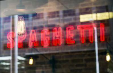 photo 1486771586447 de892eecbd34?ixlib=rb 0.3