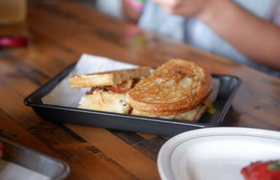 photo 1589418791638 e625ba4960d6?ixlib=rb 1.2