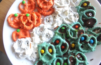 Halloween Pretzels Featured