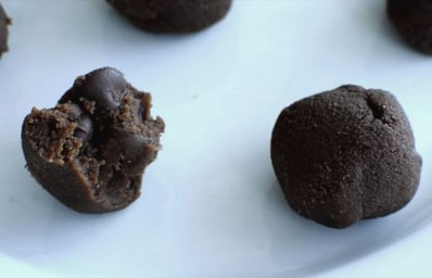peppermint chocolate no bake balls feature image