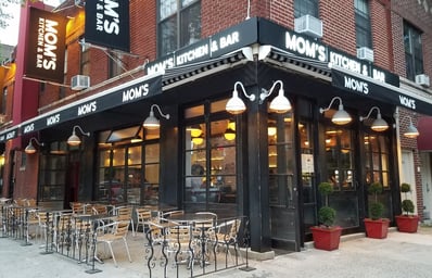 moms restaurant bar astoria %281%29