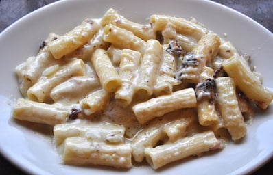 zingermans roadhouse mac and cheese1