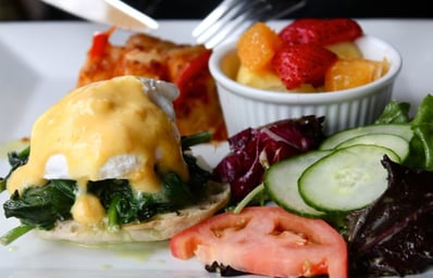 HeatherHarris Spring Brunch at the Barrel Eggs Benedict 1 e1428963642154