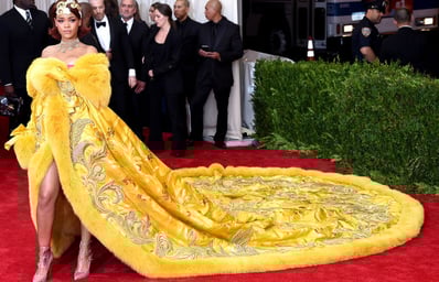 met gala 2015 rihanna dress breakout e1458839795651