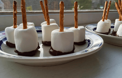 hot cocoa pops spoon picture e1459543291495