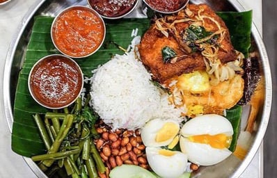 Msian stim tray nasi lemak