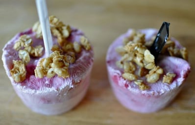 LilyAllen Both raspberry pops1