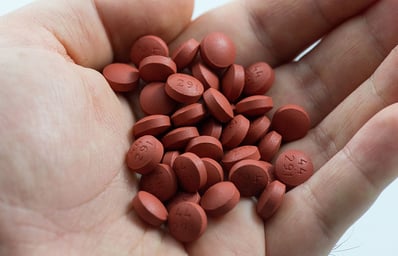 1024px Ibuprofen tablets in palm of hand