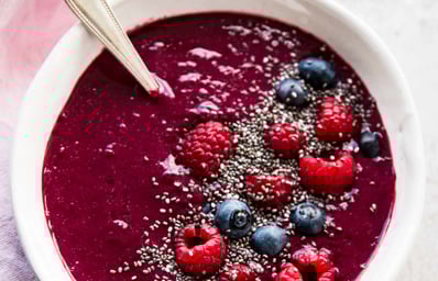 beeren smoothie bowl mit feldsalat und roter bete bild 4