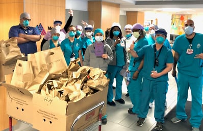 MT Sinai Morningside ER team 110 meals holding card from HArem Burgers owner daughter