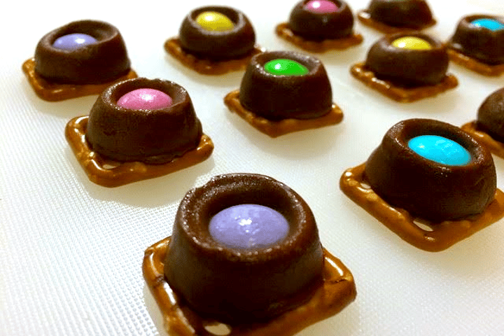 How to Make Rolo M&M Pretzel Bites 3 Pretzel Rolo Buttons