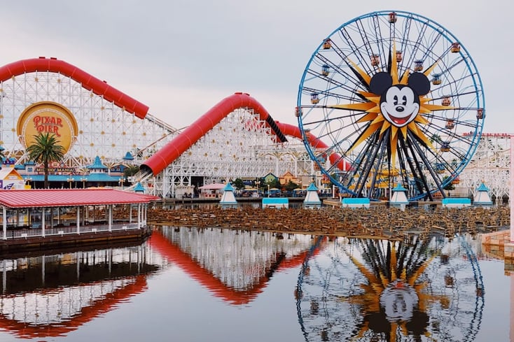 Disneyland Fare Roundup: 5 Foods to Try on Your Trip to the Park 2 photo 1545580492 8859ba8323f0?ixlib=rb 1.2.1&q=60&fm=jpg&crop=faces%2Cedges&cs=tinysrgb&w=1200&fit=crop&auto=format&h=630&mark w=64&mark align=top%2Cleft&mark pad=50&blend mode=normal&blend alpha=10&blend w=1&mark=https%3A%2F%2Fimages.unsplash.com%2Fopengraph%2Flogo