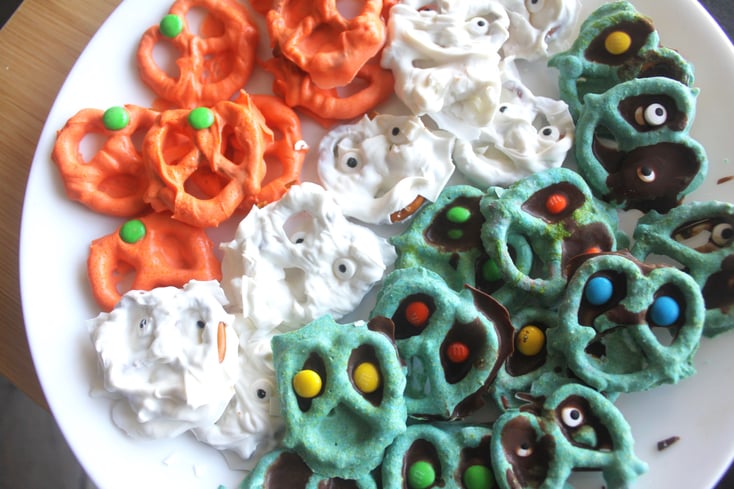Halloween Pretzels Featured
