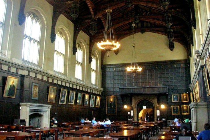 1024px Hutchinson Hall University of Chicago