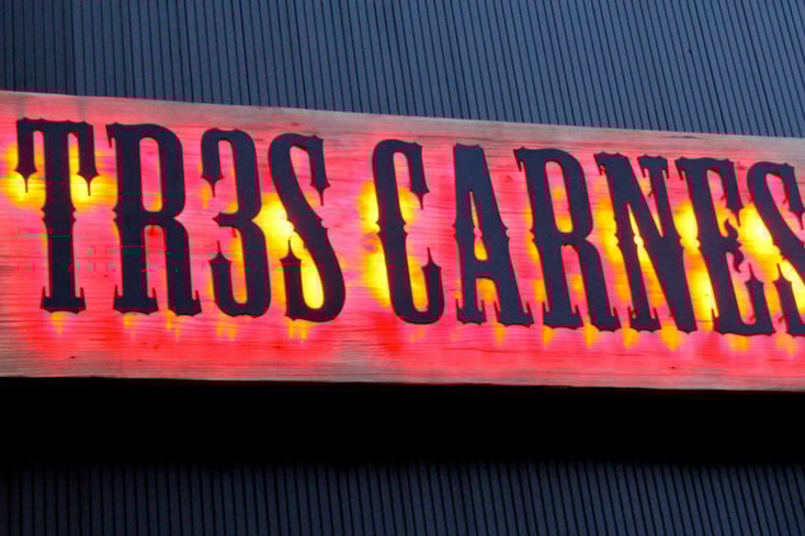 Tres Carnes Sign Dylan 1