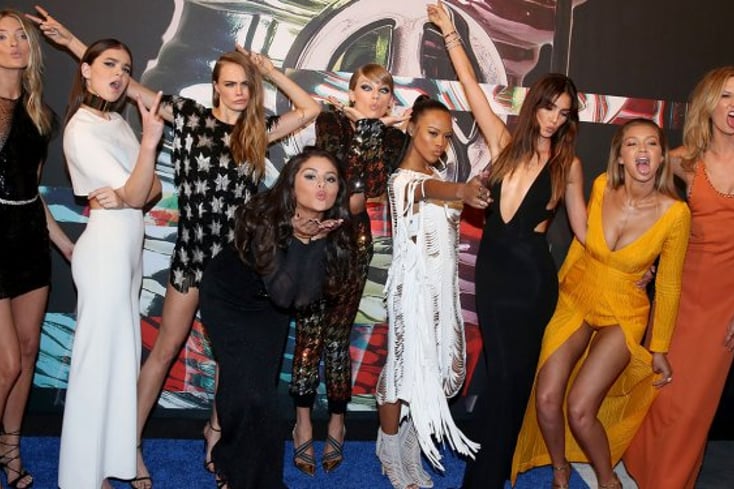 Martha Hunt Hailee Steinfeld Cara Delevingne Selena Gomez Taylor Swift Serayah Lily Aldridge Gigi Hadid Karlie Kloss VMAs 1