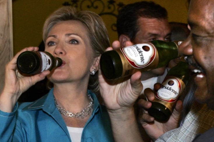 hillary drinking elcalce.com