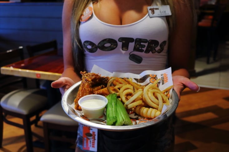 Photo of Hooters Wing Platter e1458060706449
