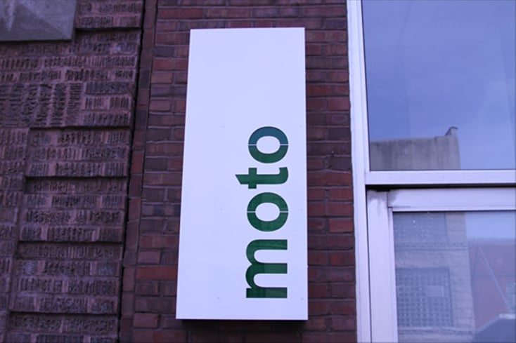 moto front