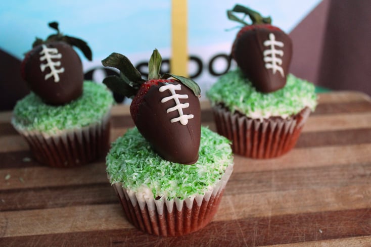 FOOTBALL CUPCAKE THUMB