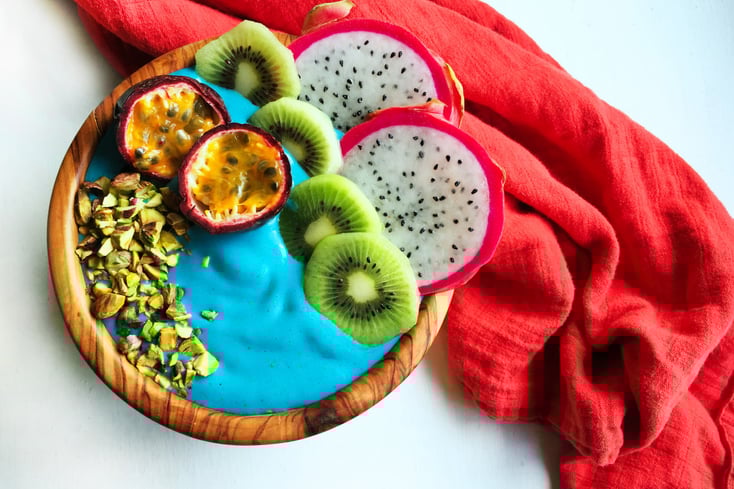 blue mermaid smoothie bowl with e3live blue majik 12