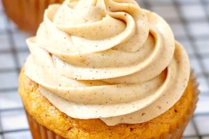 Pumpkin Cupcakes with Pumpkin Spice Cream Cheese Frosting 2a