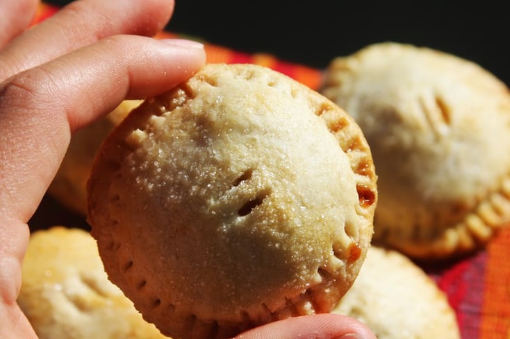 Mini Thanksgiving Caramel Apple Pies