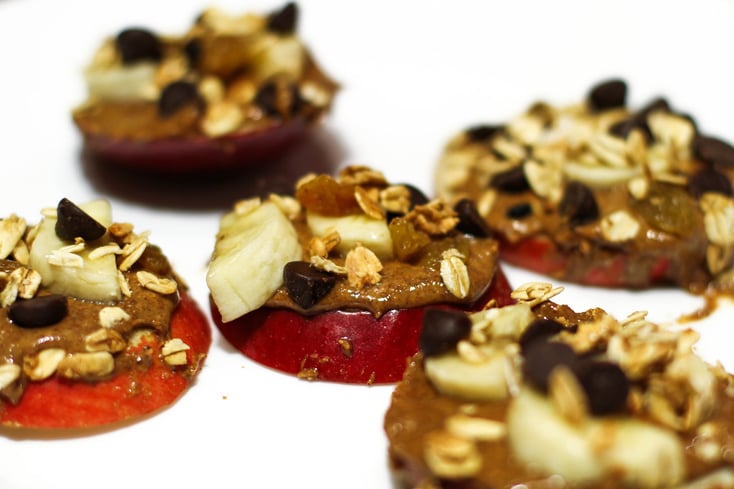 Loaded Peanut Butter Apple Slices You Can Make in the Dining Hall