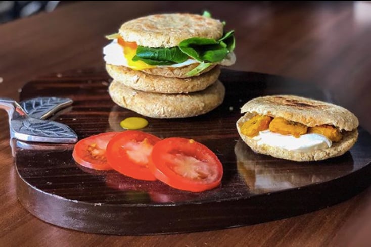 Why Does Venezuelan Food Taste RIQUISIMA? 4 Arepas (By @dahealthyness)